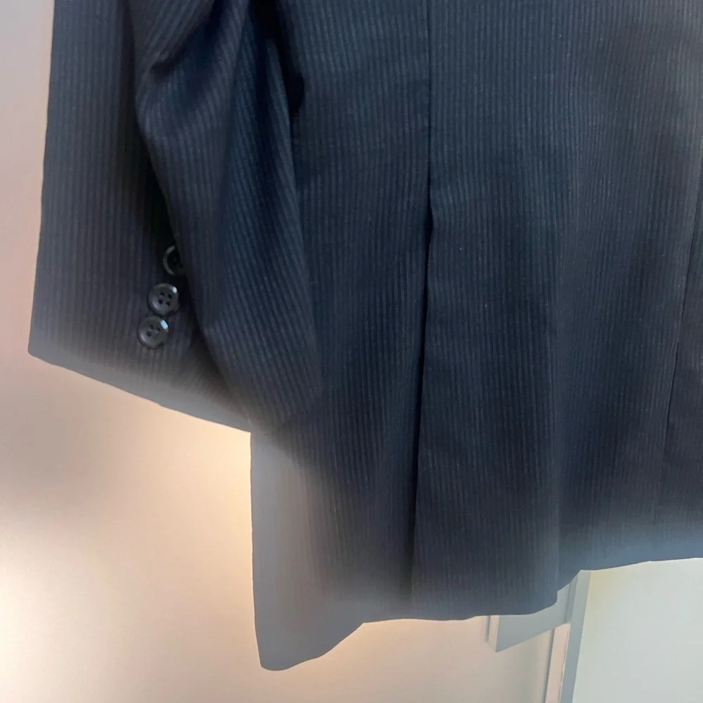 Luxury Erm.  Zegna suit , pin stripe, cuffs, Made in Italy,  PERFECT  , size 46 - Picture 5 of 10